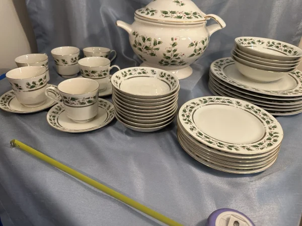 37 Pieces Of Royal Limited Holly Holiday Japan
